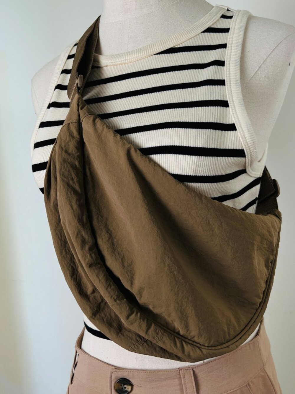 Uniqlo Round Mini Shoulder Bag Olive Brown Crossbody Adjustable Strap Unisex